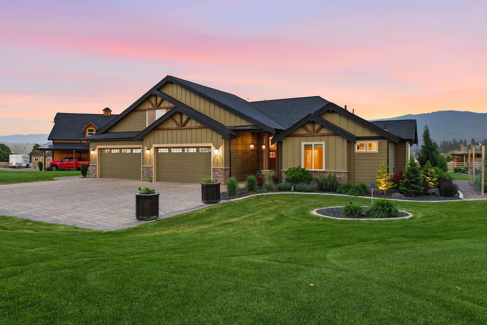 4.3 Acres of Land with Home for Sale in Greenacres, Washington