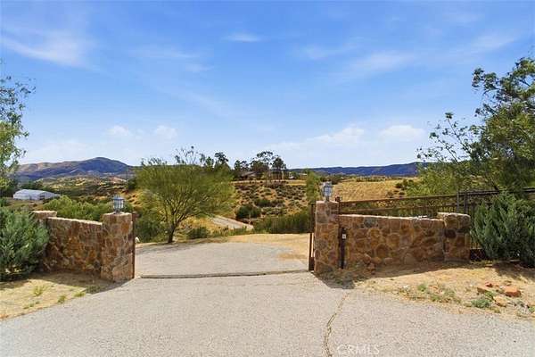 9.74 Acres of Land with Home for Sale in Agua Dulce, California