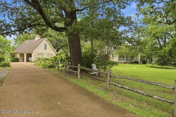 10 Acres of Land with Home for Sale in Madison, Mississippi