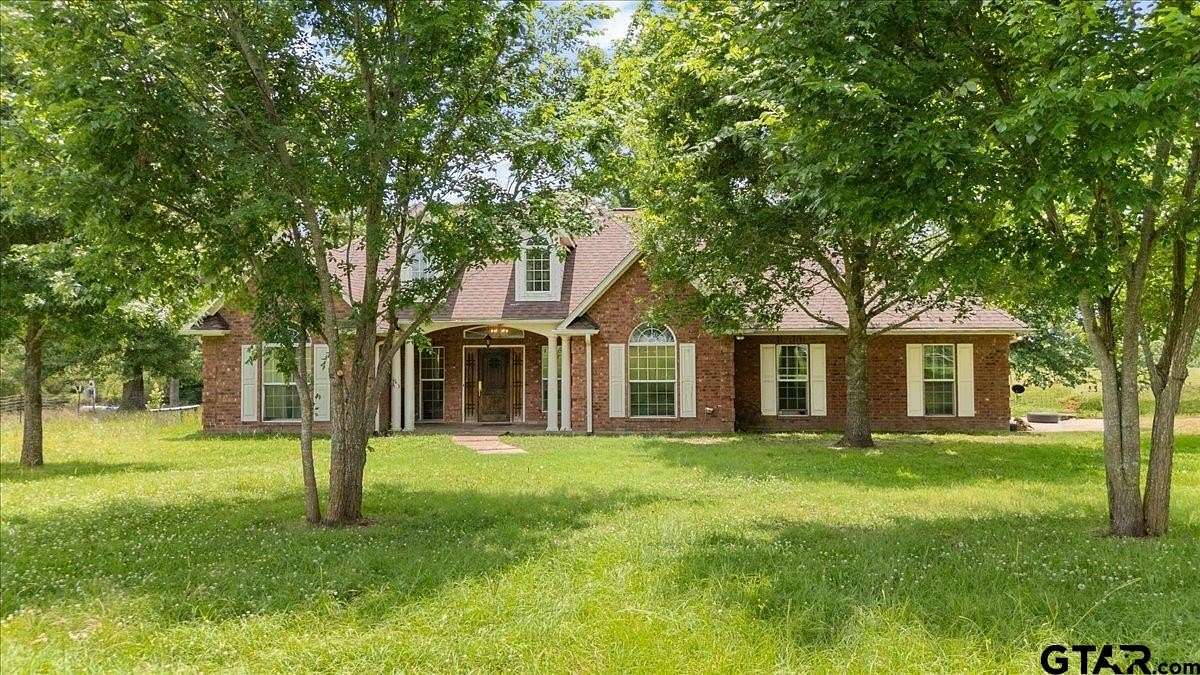 18.3 Acres of Land with Home for Sale in Palestine, Texas