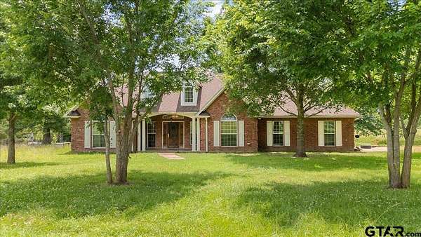 18.3 Acres of Land with Home for Sale in Palestine, Texas