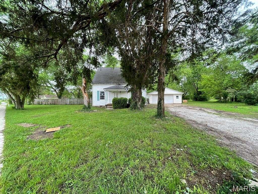 1.7 Acres of Land with Home for Sale in Worden, Illinois