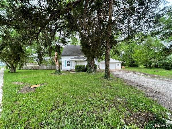1.7 Acres of Land with Home for Sale in Worden, Illinois