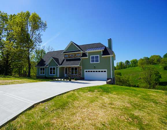 1.63 Acres of Land with Home for Sale in Westmoreland, Tennessee