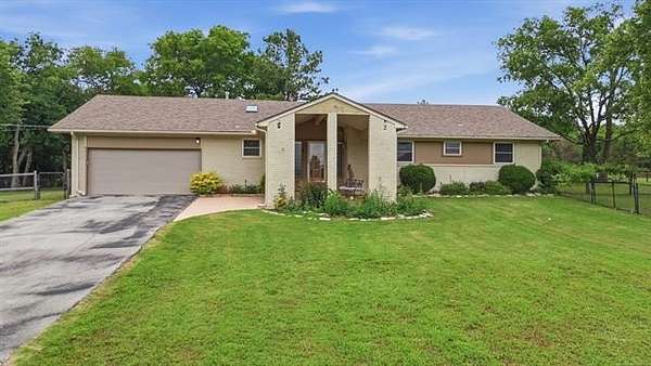 2.5 Acres of Land with Home for Sale in Tulsa, Oklahoma