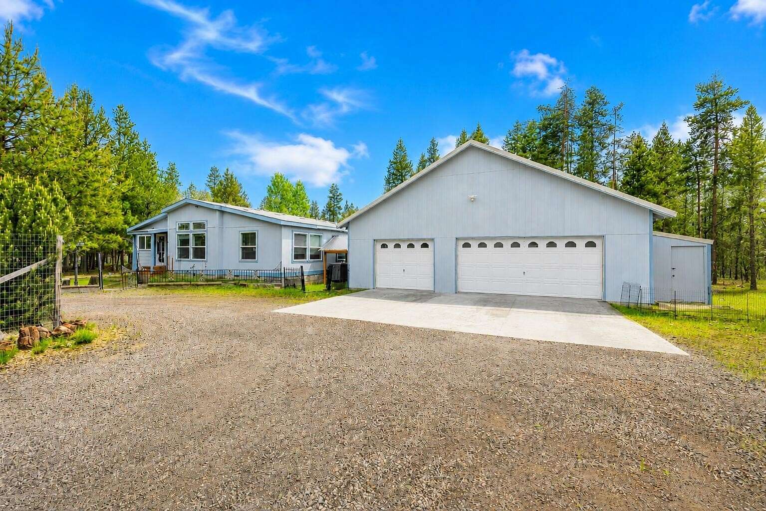 2.47 Acres of Land with Home for Sale in La Pine, Oregon