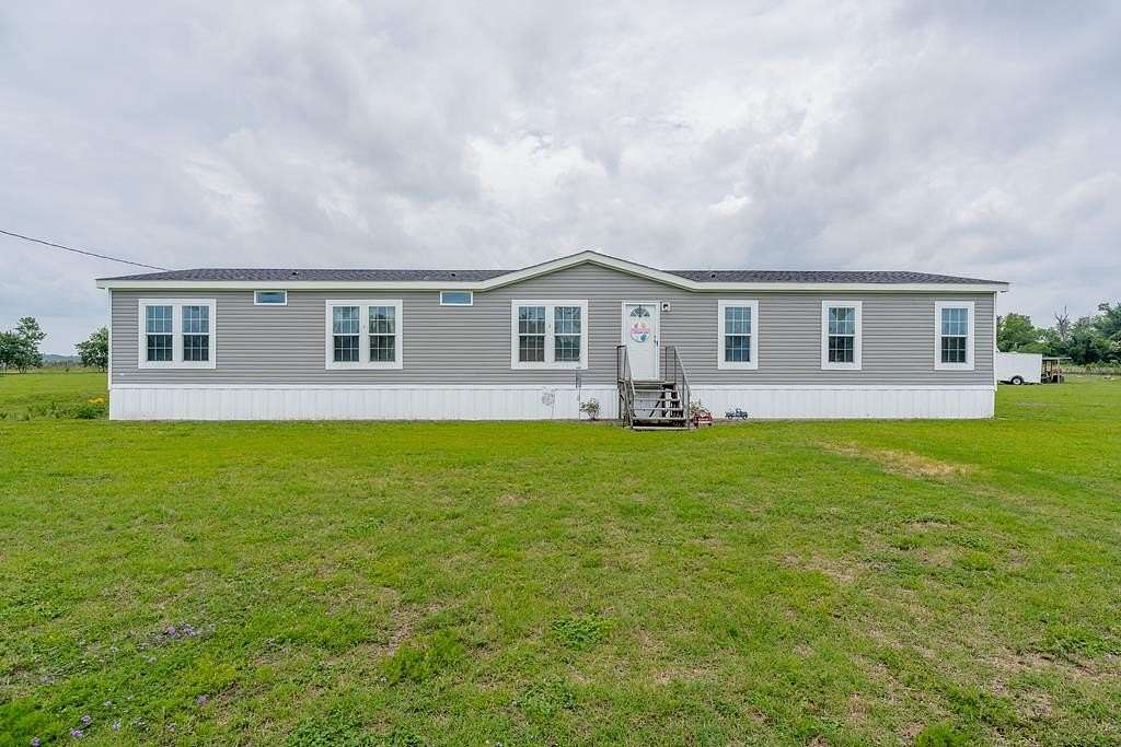 5.3 Acres of Land with Home for Sale in Nicholls, Georgia