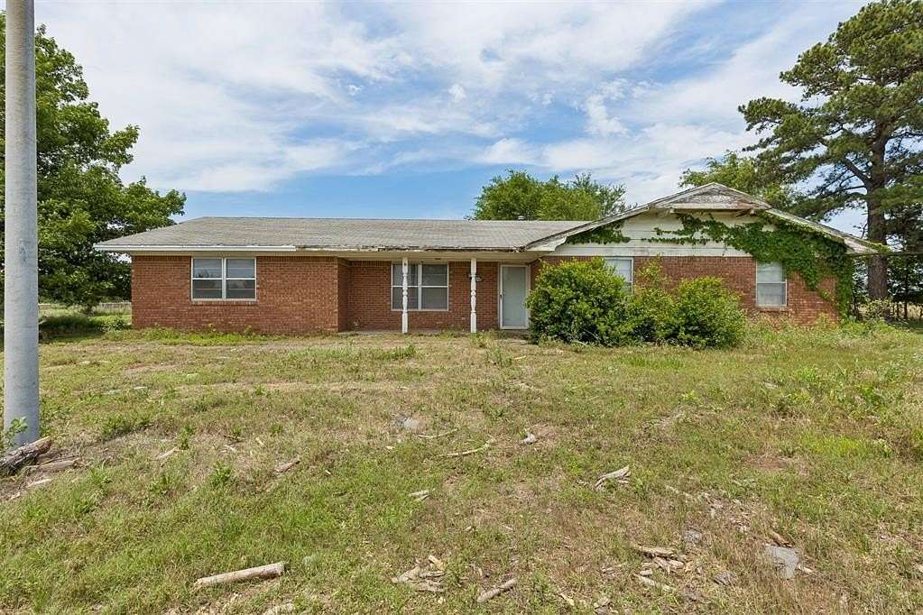 30 Acres of Land with Home for Sale in Meeker, Oklahoma
