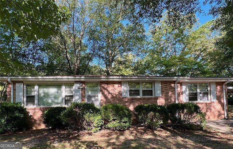 1.6 Acres of Land with Home for Lease in Kennesaw, Georgia