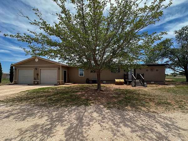 4.7 Acres of Land with Home for Sale in Seminole, Texas