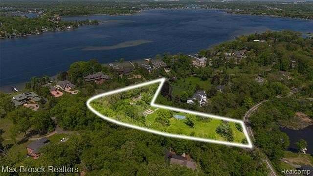 4.88 Acres of Residential Land for Sale in West Bloomfield, Michigan