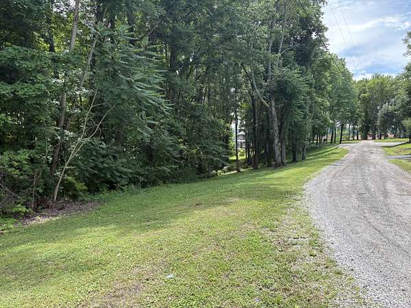5 Acres of Residential Land for Sale in Silver Point, Tennessee
