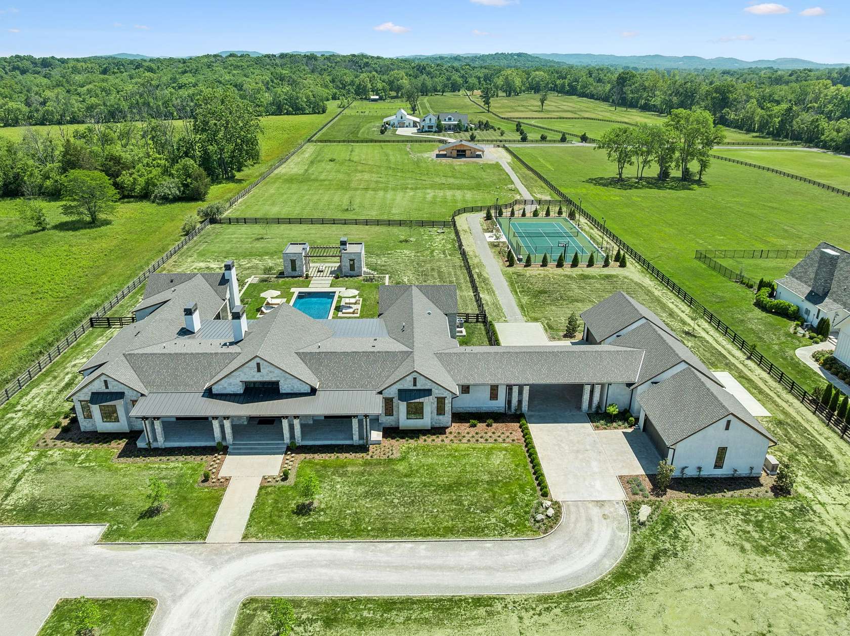 7.55 Acres of Land with Home for Sale in Franklin, Tennessee