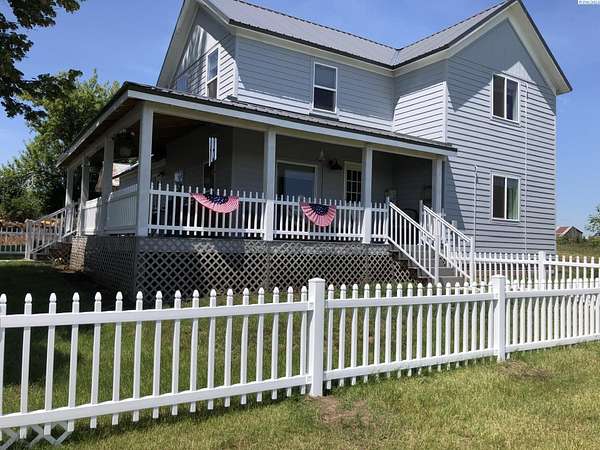 5.12 Acres of Land with Home for Sale in Garfield, Washington