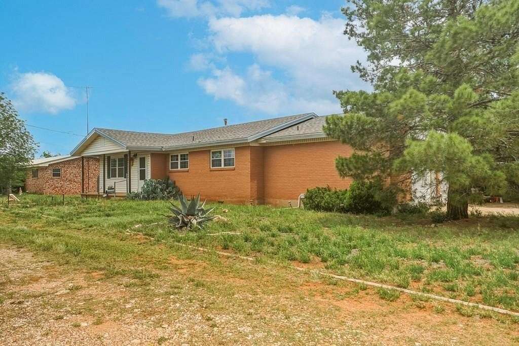 2.5 Acres of Land with Home for Sale in Sweetwater, Texas