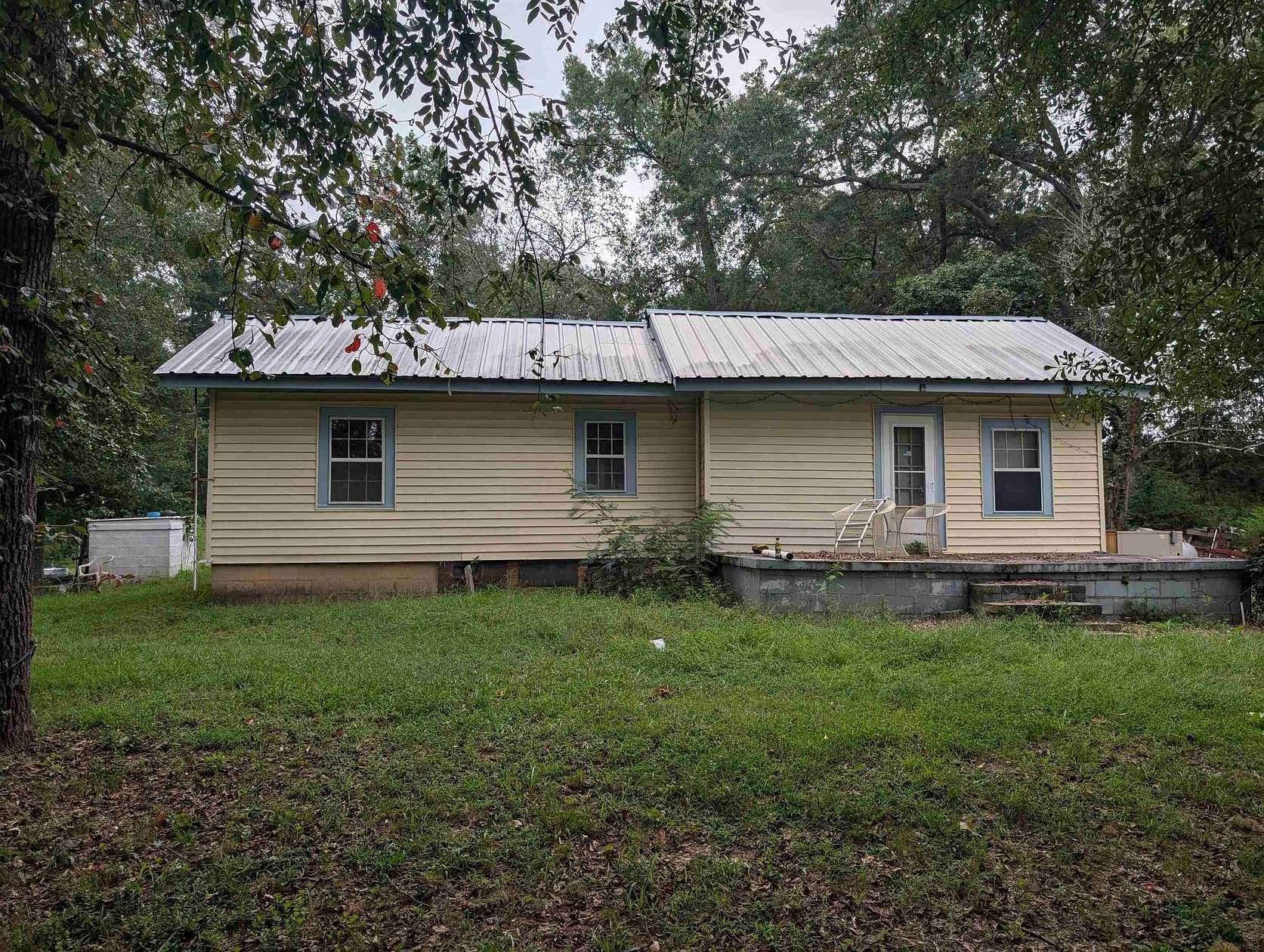 2 Acres of Land with Home for Sale in Hanceville, Alabama