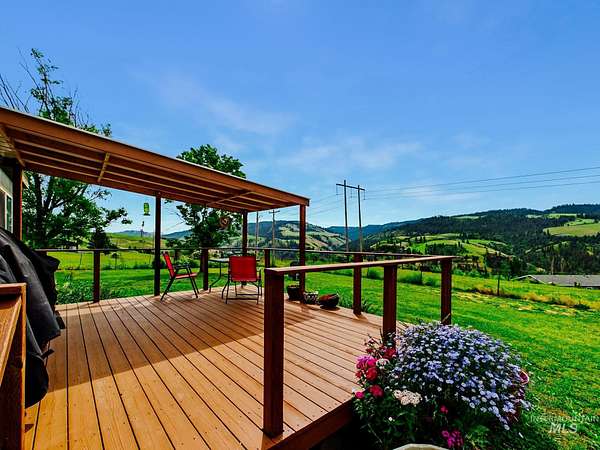 1.66 Acres of Land with Home for Sale in Lenore, Idaho