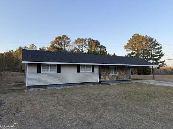 2 Acres of Land with Home for Lease in Newnan, Georgia