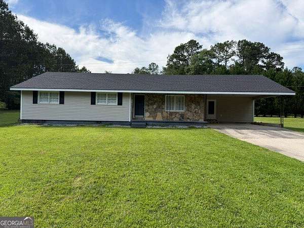 2 Acres of Land with Home for Lease in Newnan, Georgia