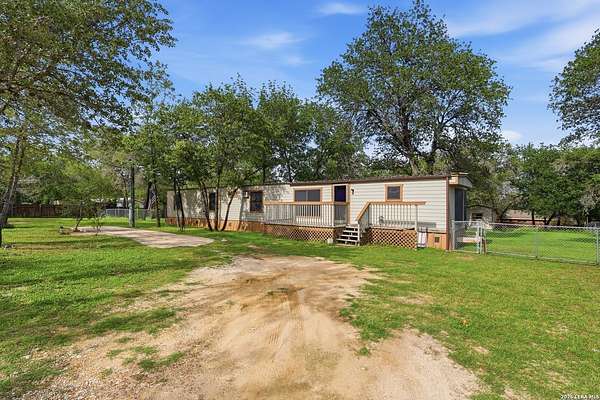 1 Acre of Improved Residential Land for Sale in San Antonio, Texas