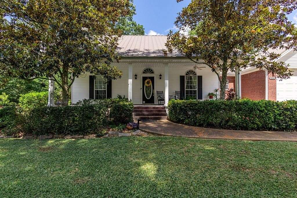 7.25 Acres of Land with Home for Sale in Lufkin, Texas