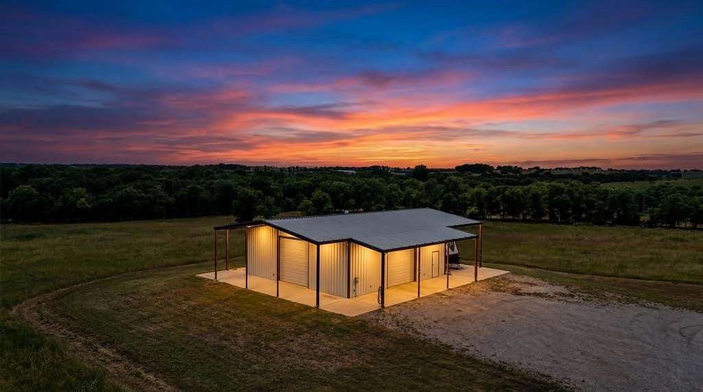 13.8 Acres of Land for Sale in Ennis, Texas