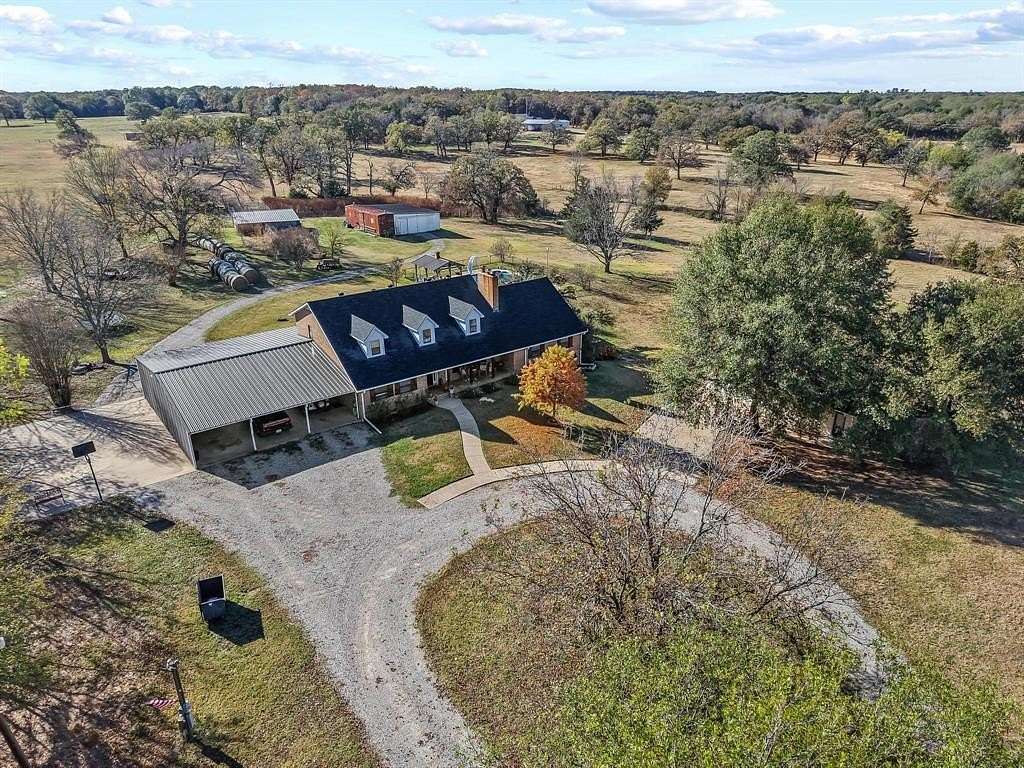 24.1 Acres of Land with Home for Sale in Ivanhoe, Texas