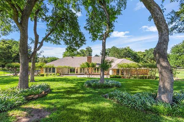 2 Acres of Land with Home for Sale in Oak Leaf, Texas
