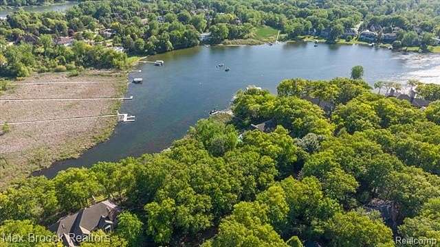 0.61 Acres of Residential Land for Sale in Bloomfield Hills, Michigan