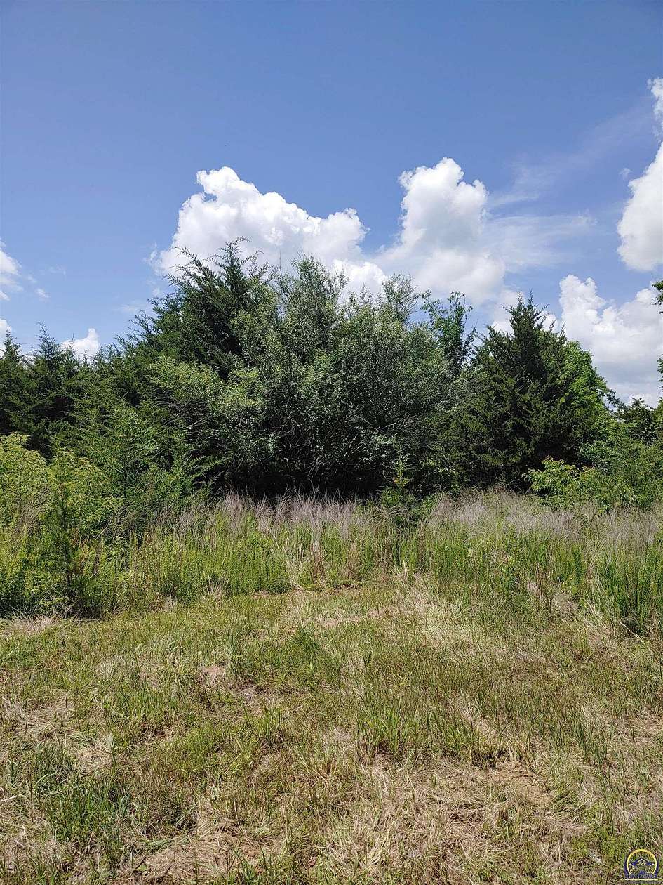 66 Acres of Land for Sale in Oskaloosa, Kansas