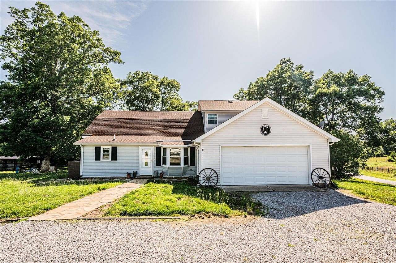 10 Acres of Land with Home for Sale in Bowling Green, Kentucky