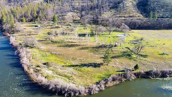 125 Acres of Land for Sale in Klamath River, California