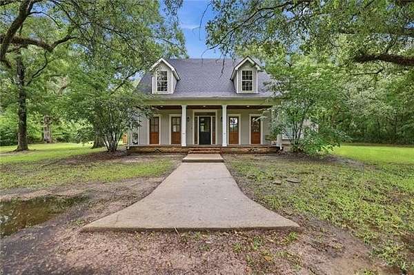 2.5 Acres of Land with Home for Sale in Ponchatoula, Louisiana
