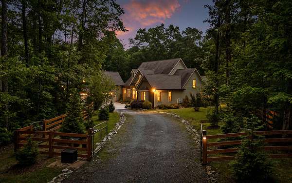 10.6 Acres of Land with Home for Sale in Signal Mountain, Tennessee