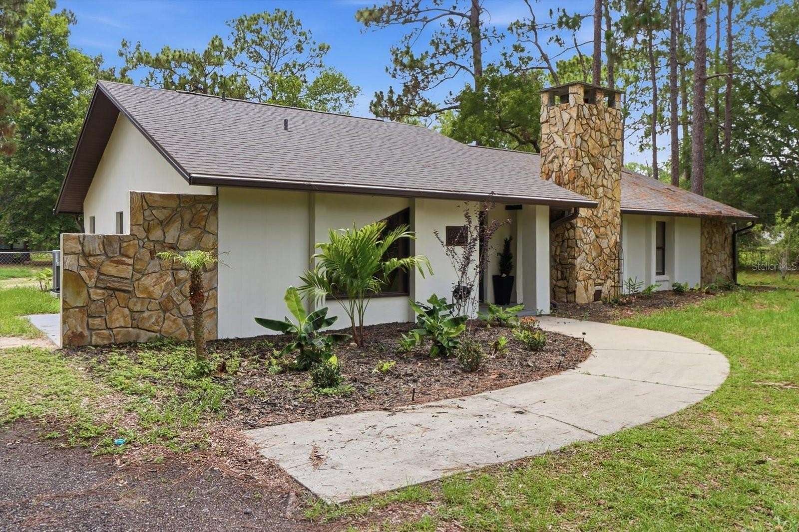 5 Acres of Land with Home for Sale in Homosassa, Florida