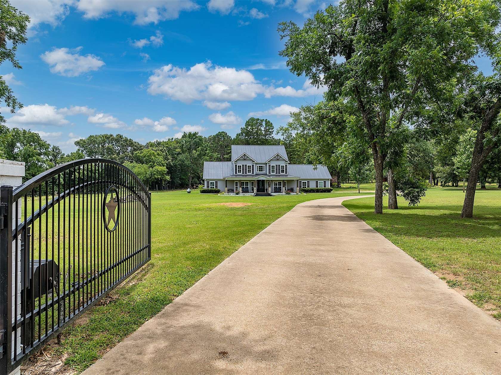 13 Acres of Land with Home for Sale in Frankston, Texas