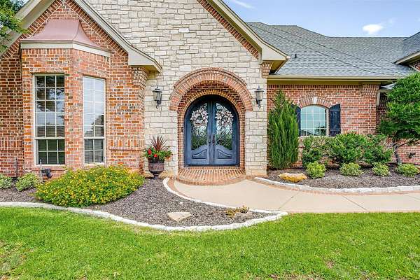 4.1 Acres of Land with Home for Lease in Fort Worth, Texas