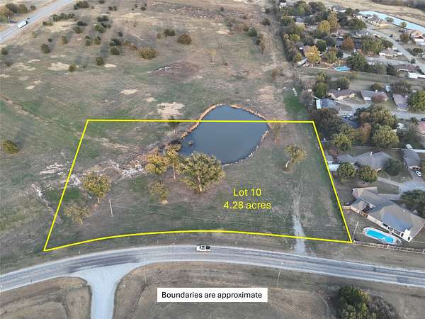 4.28 Acres of Residential Land for Sale in Henrietta, Texas