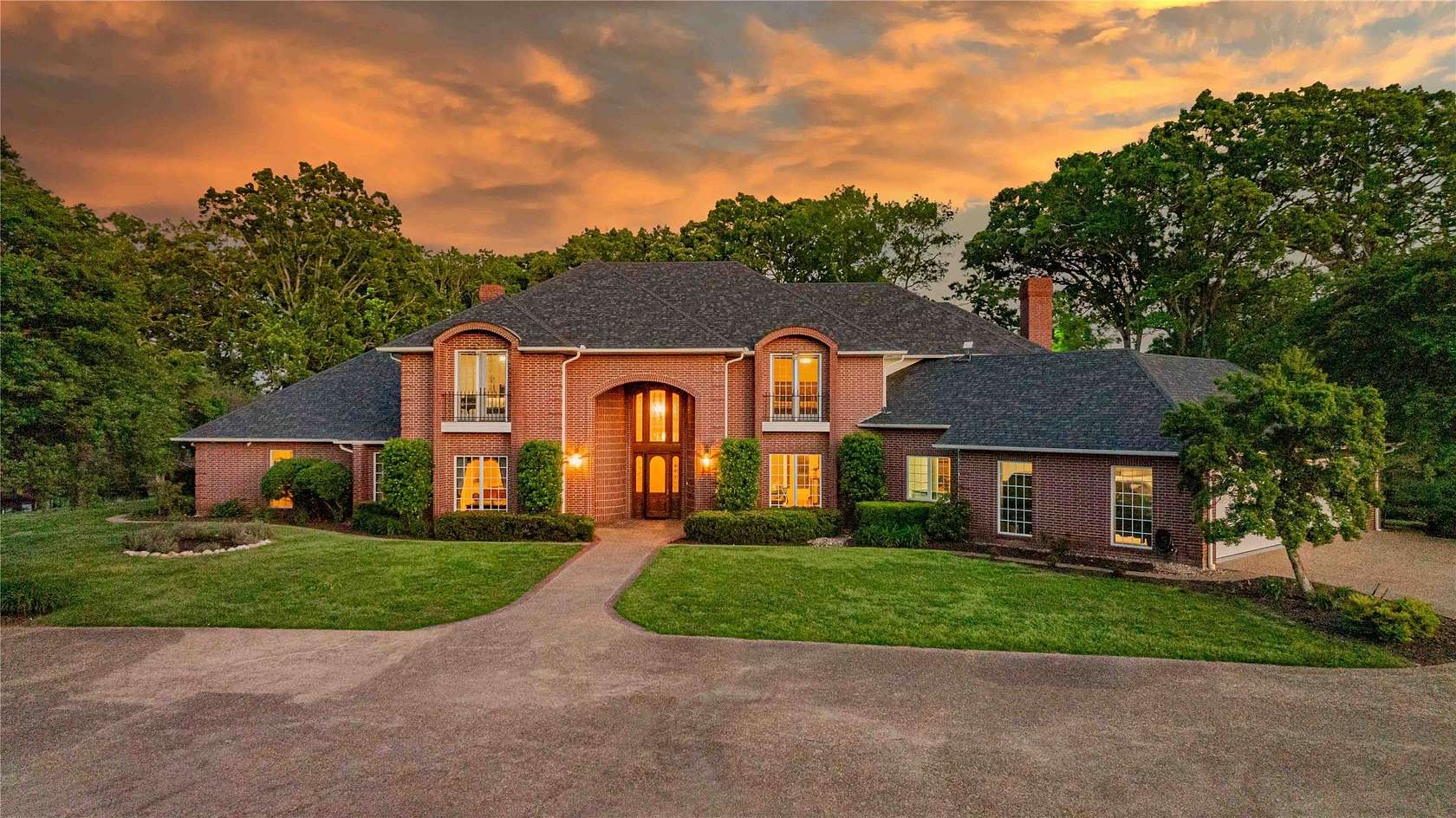 93.6 Acres of Land with Home for Sale in Omaha, Texas