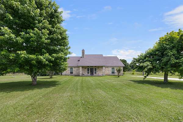 31.5 Acres of Land with Home for Sale in Groesbeck, Texas
