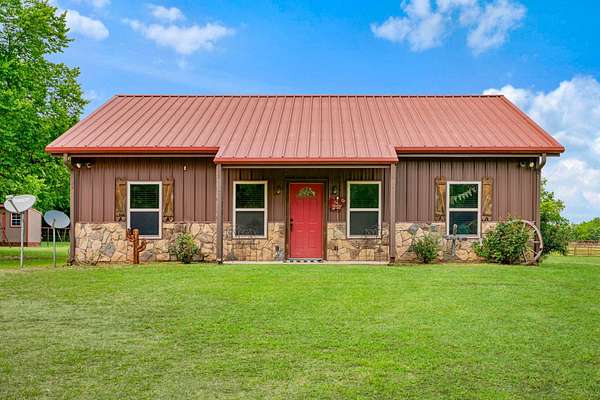 9 Acres of Land with Home for Sale in Bogata, Texas