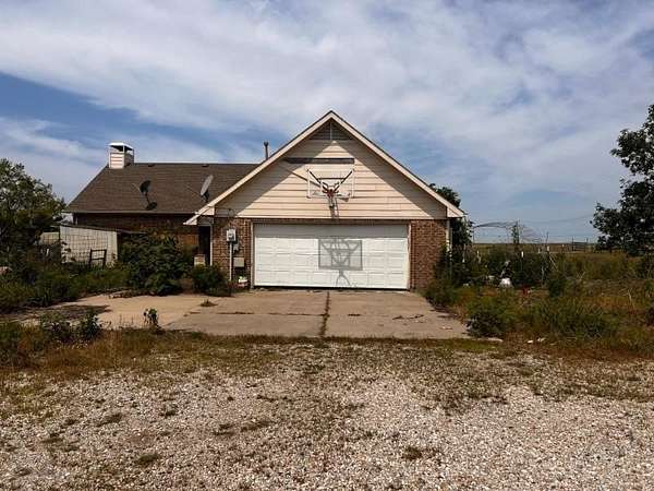 9.48 Acres of Land with Home for Sale in Nevada, Texas