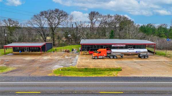 2 Acres of Improved Mixed-Use Land for Sale in Jacksonville, Texas