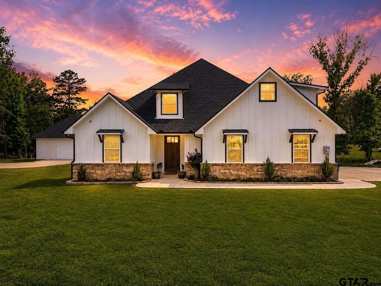 9 Acres of Land with Home for Sale in Tyler, Texas