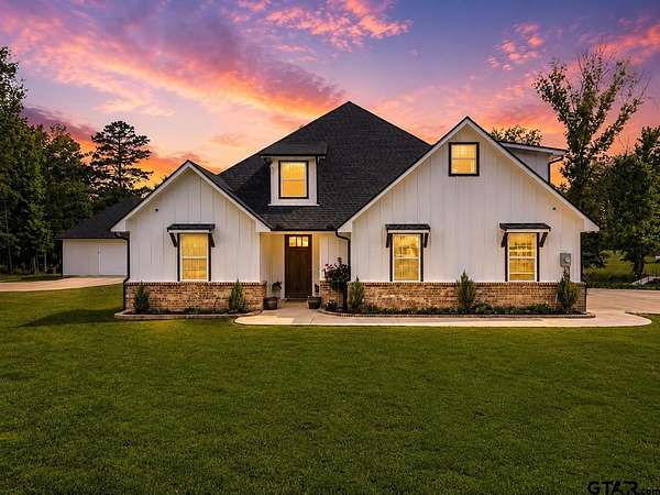 9 Acres of Land with Home for Sale in Tyler, Texas