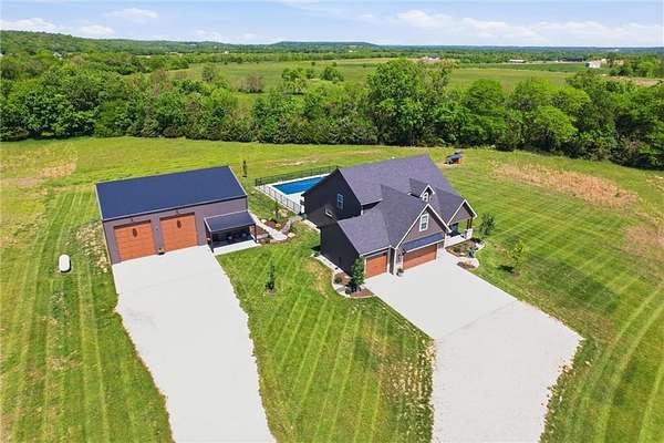 6 Acres of Land with Home for Sale in Tonganoxie, Kansas