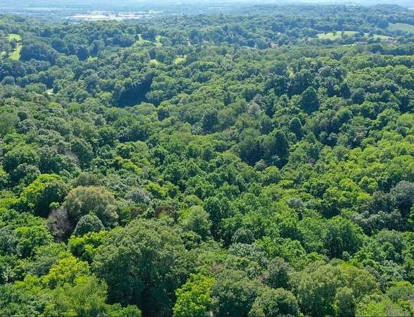 7 Acres of Residential Land for Sale in Dickson, Tennessee