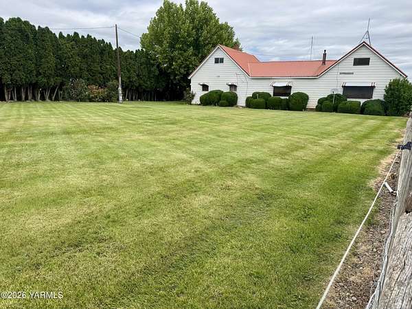3 Acres of Land with Home for Sale in Toppenish, Washington