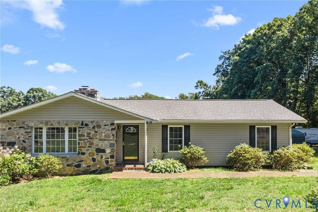 2.57 Acres of Land with Home for Sale in Dillwyn, Virginia