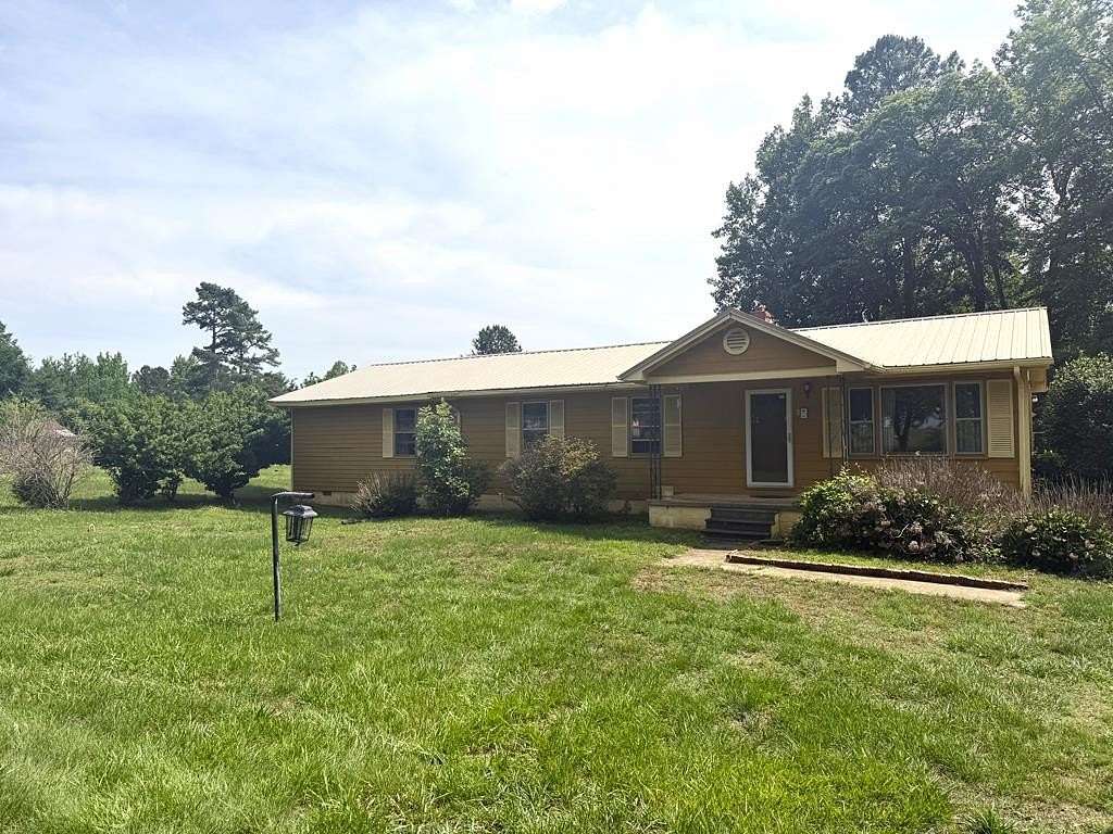 2.69 Acres of Land with Home for Sale in Nathalie, Virginia